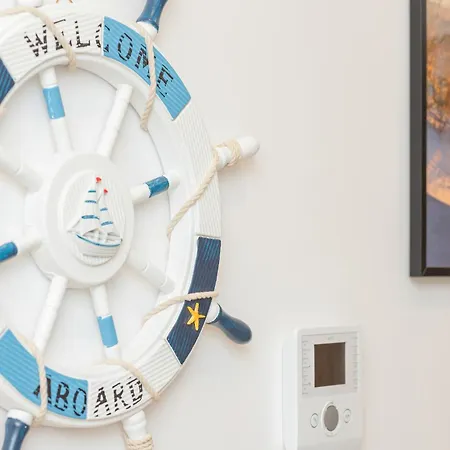 Апартаменты Nowy Swiat Stylish, Seaside With Balcony & Parking By Renters