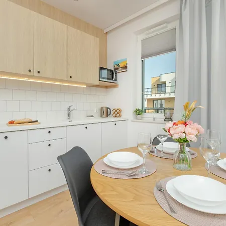 Апартаменты Nowy Swiat Stylish, Seaside With Balcony & Parking By Renters Пуцк